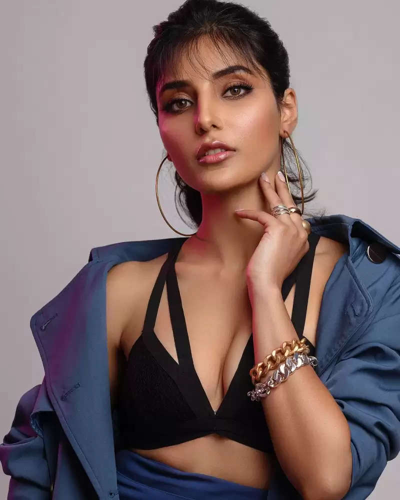 Photo Gallery: Mirzapur's Dimpy crosses the limits of boldness, latest  photoshoot done in bralette, see here...
