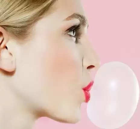 Is the chewing gum stuck in the clothes or hair? Follow these simple tips  to remove it