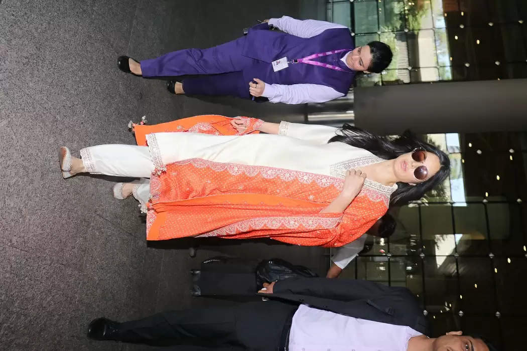 Katrina Kaif Looks Elegant In Yellow Ethnic Suit