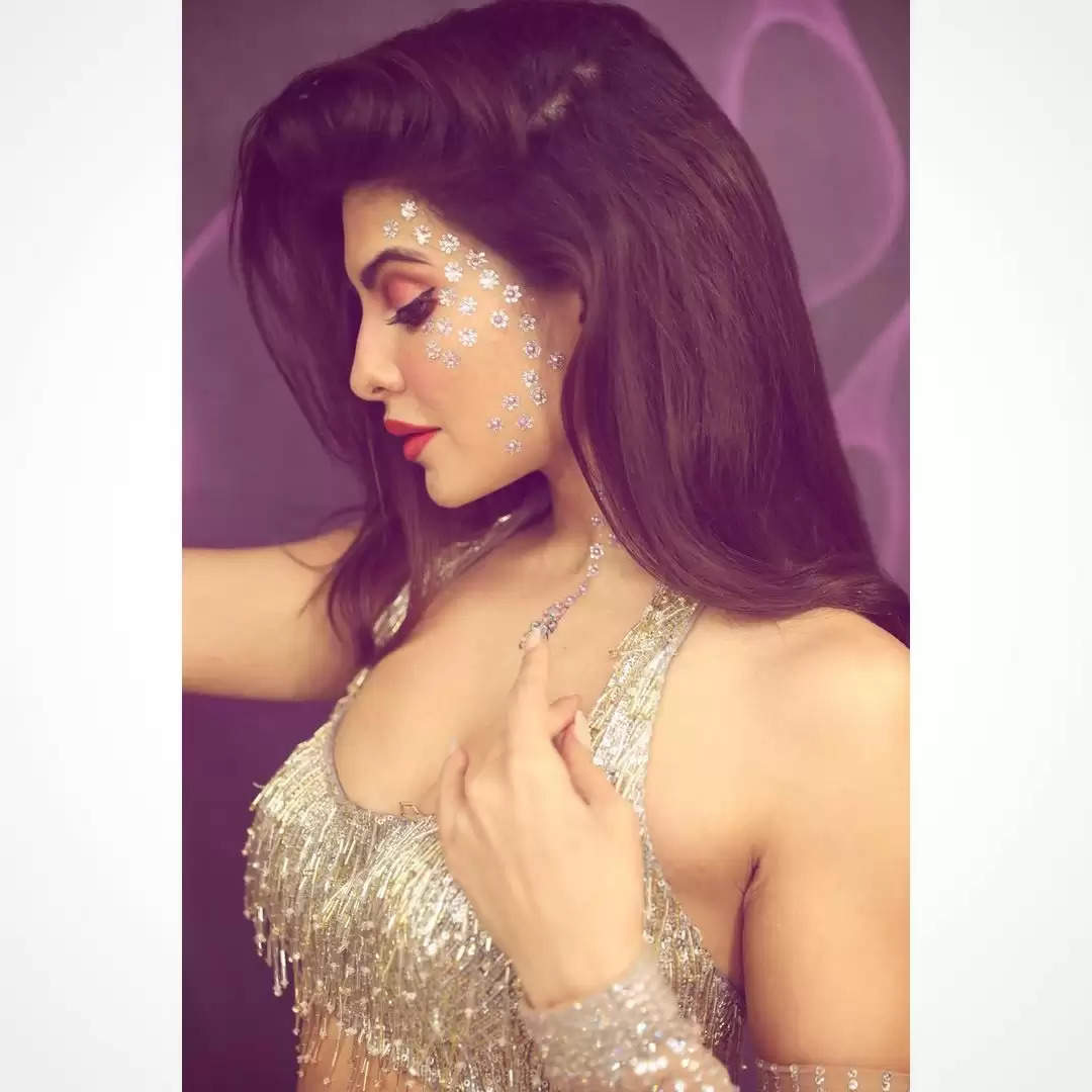 Photos: Check Out Jacqueline Fernandez's Hottest Sequins and Shimmery Looks  