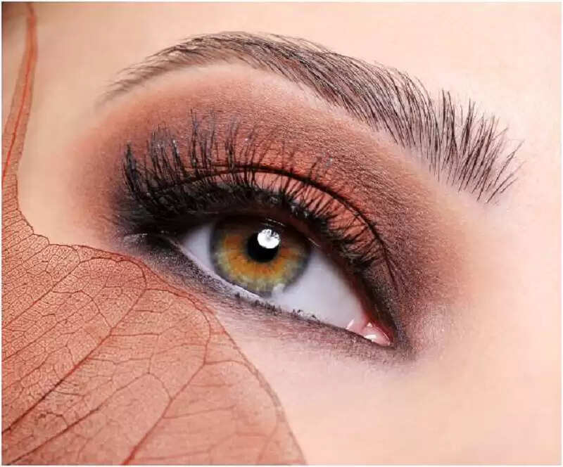 Eye Makeup Mistakes: - How to avoid mistakes while doing smokey eye makeup