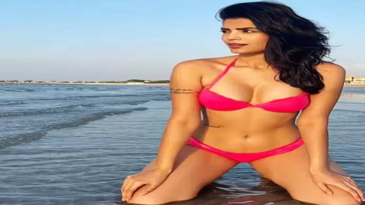 HOT! Sonali Raut Sets Temperatures Soaring With Her Sexy Bikini Photo, Has  'Fun' in the Sun - News18
